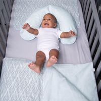 Baby-Lagerungskissen mit Bezug Satin